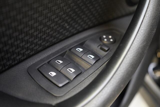 BMW X1 sDrive18i Executive Edition | Head-Up | Navigatie | Climate control | Cruise control