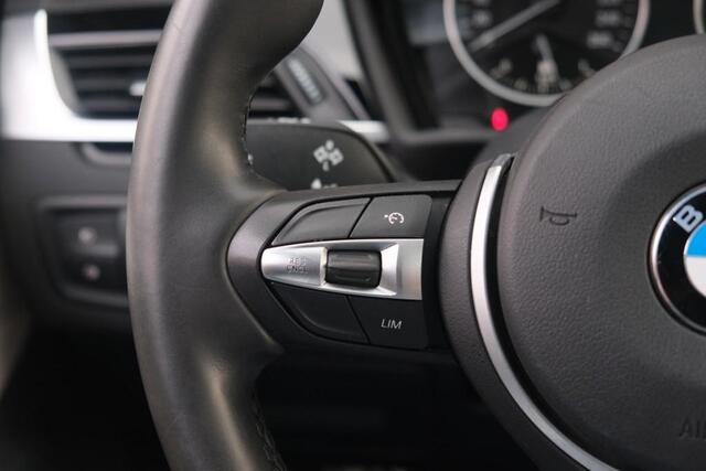 BMW X1 sDrive20i 192pk Aut. High Executive | M Sport | Navi | Climate | Panoramadak | Head-up Display | Elektrische Achterklep | Stoelverwarming | PDC | Trekhaak