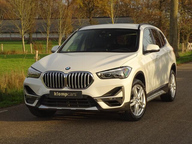 BMW X1 xDrive20i High Exe. X-line LCI | GrootNav | HUD | 4WD | Trekhaak | Leer | Stoelverw | Keyless