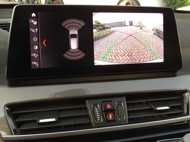 BMW X1 xDrive20i High Exe. X-line LCI | GrootNav | HUD | 4WD | Trekhaak | Leer | Stoelverw | Keyless