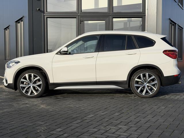 BMW X1 xDrive20i Centennial High Executive Verw. Sportstoelen | PDC | LED | Super netjes!