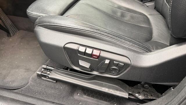 BMW X1 sDrive18i High Executive X Line | Panoramadak | Harman Kardon | Parkeersensoren | Head-Up Display | Leer | Stoelverwarming | Navigatie | Camera | Automaat | Digitale Tellers | Keyless | LED | Cruise Control |