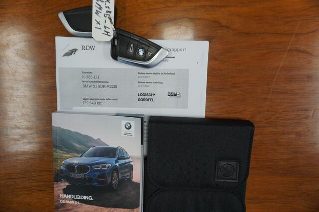 BMW X1 sDrive20i Executive Edition/Head-Up/Sportstoelen/ LED/Trekhaak.