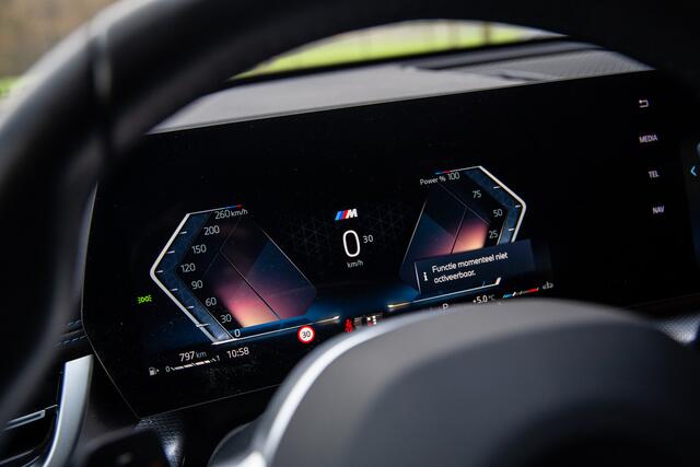 BMW X1 sDrive18i M-Sport , Achteruitrijcamera, Draadloze lader, Sfeerverlichting,