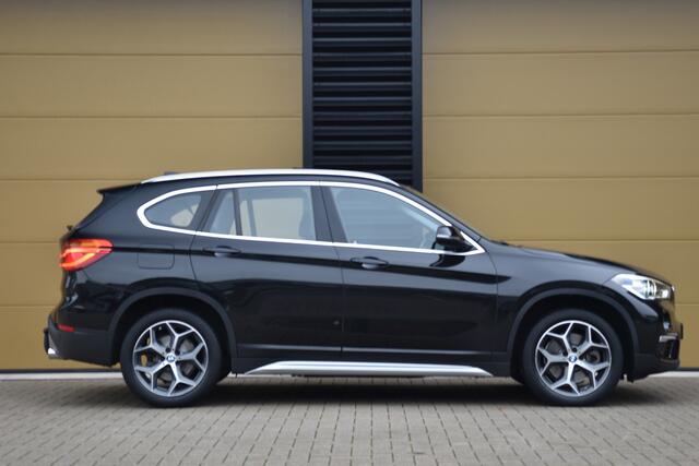 BMW X1 sDrive20i Orange Edition II * Head-up * Trekhaak * Panoramadak *