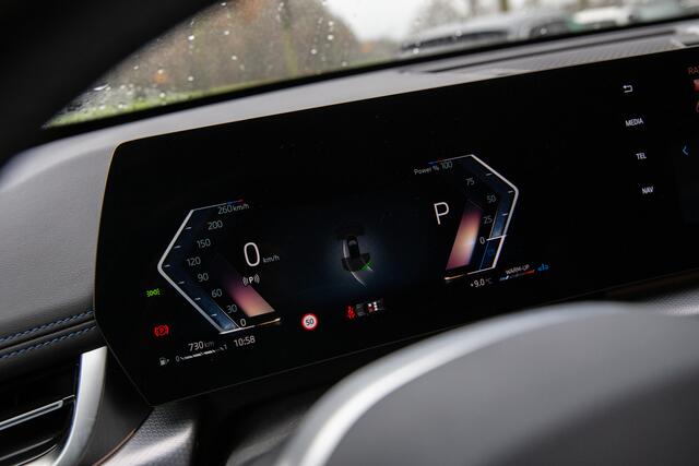 BMW X1 sDrive18i M-sport Achteruitrijcamera, Draadloze lader, Sfeerverlichting,