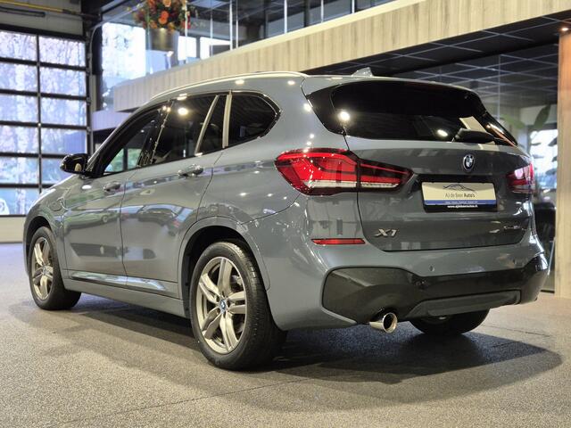 BMW X1 xDrive25e High Executive M-Sport | Panorama | Camera | HUD | Navigatie plus
