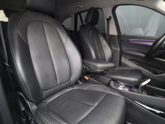 BMW X1 sDrive20i VDL Nedcar Edition [GROOT NAVIGATIE, TREKHAAK, HUD, PDC V+A, BLUETOOTH TELEFOON, CRUISE CONTROL, STOELVERWARMING, ELEKTRISCHE ACHTERKLEP, BMW LED, NIEUWSTAAT]