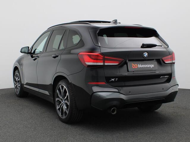 BMW X1 xDrive25e eDrive Edition 220PK Aut. SOH 88%, Pano-Schuifdak, M-Sport, Head-Up Display, Alarm, Trekhaak, 18" LM Velgen, Lederen Bekleding, Achteruitrijcamera, Stoelverwarming
