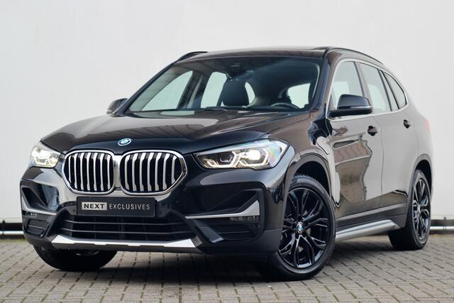 BMW X1 xDrive25e High Executive | Pano | Head-up | Camera | Verwarming