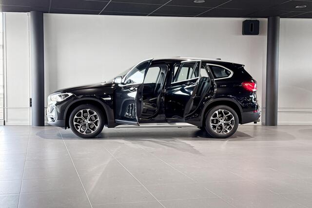 BMW X1 sDrive20i Executive Edition | Glazen Panoramadak | Head-up Display | Achteruitrijcamera |