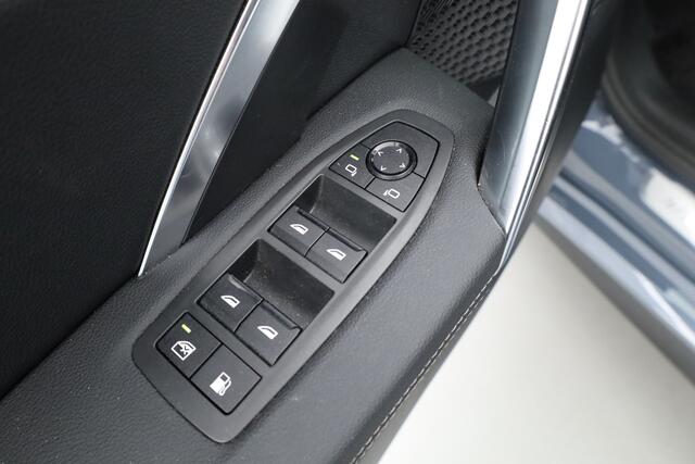 BMW X1 xDrive25e M Sport | Pano | Trekhaak | HUD | Camera | Leder | CarPlay