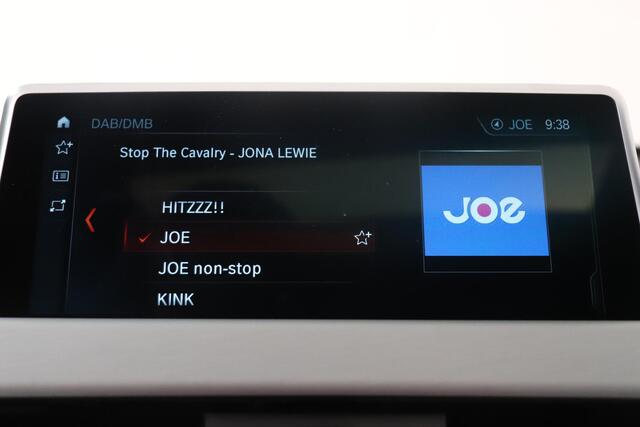 BMW X1 sDrive20i Orange Edition III | Panoramadak | Camera | Sportstoelen | Trekhaak | Leder bekleding | DAB+ | Stoelverwarming | Elektr achterklep |