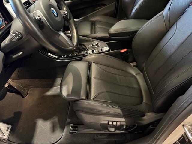 BMW X1 xDrive 25e M-Sport, Panoramadak, Head up, Pilot assist , Harmankardon, Agr stoelen, Lederen bekleding, Trekhaak