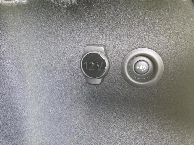 BMW X1 sDrive18i M Sport Shadow Line 18"/Panoramadak/Trekhaak/Sportstoelen/Keyless/Stoelverwarming/Camera/Elektrisch klep