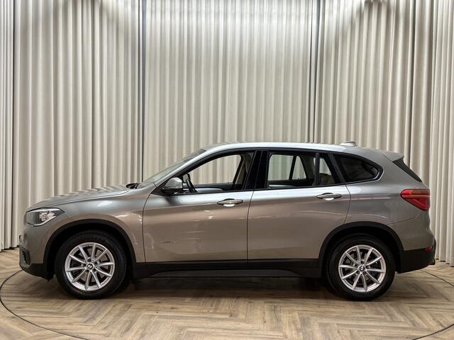 BMW X1 sDrive20i Leder / Navigatie / Cruise / Afn. Trekhaak / PDC / 17'' LMV