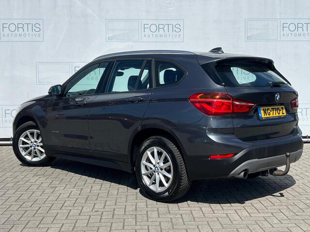 BMW X1 sDrive18i Centennial High Executive NL AUTO | CAMERA | STOELVERW | NAVI | TREKHAAK |