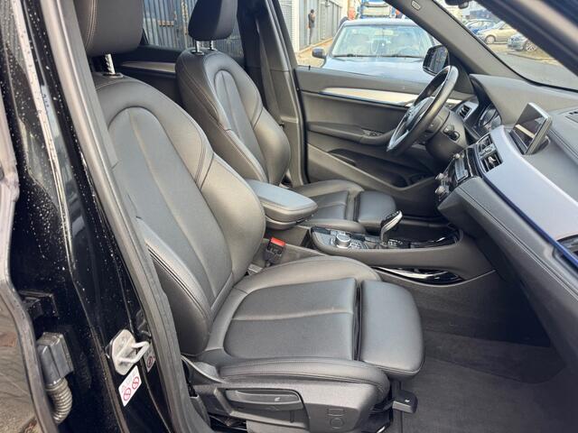 BMW X1 sDrive18i High Executive M-PAKKET LEER ACC LANEASSIST TOP STAAT