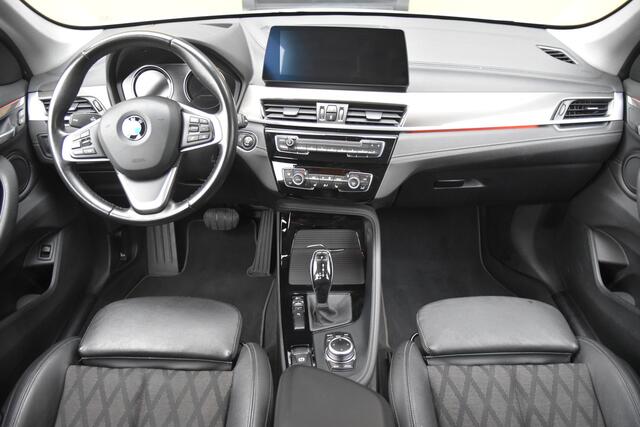 BMW X1 sDrive20i Executive * Trekhaak * Face Lift model * LED * Sportstoelen *