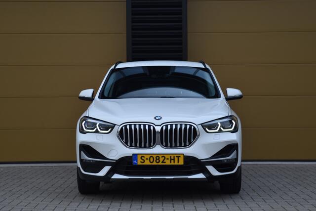 BMW X1 sDrive20i Executive * Trekhaak * Face Lift model * LED * Sportstoelen *