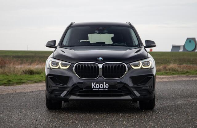BMW X1 xDrive25e Executive CAMERA / CARPLAY / AUTOMAAT / LEDER / LED / CRUISE CONTROLE / STOELVERWARMING