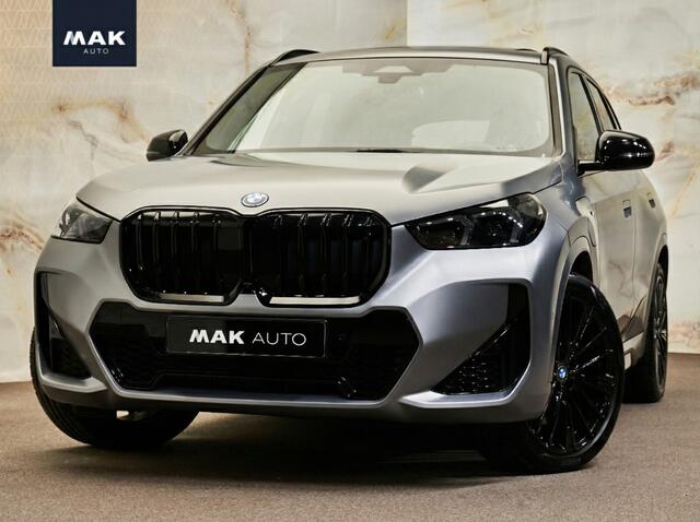 BMW X1 xDrive30e M Sport Pro, M stoelen, pano, tr.haak, H/K, 20", HUD, ACC, keyless, privacy