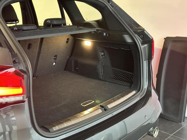 BMW X1 sDrive20i Business Edition Plus M SPORT | NAVIGATIE | ACHTERUITRIJCAMERA | PARKEERSENSOREN VOOR-/ACHTER | STOEL-/STUURVERWARMING