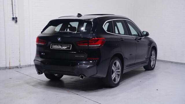 BMW X1 sDrive20i M Sport Panoramadak 1e Eig. NAP Head up Camera Apple Carplay Led koplampen