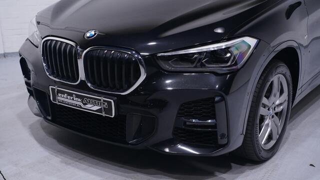 BMW X1 sDrive20i M Sport Panoramadak 1e Eig. NAP Head up Camera Apple Carplay Led koplampen