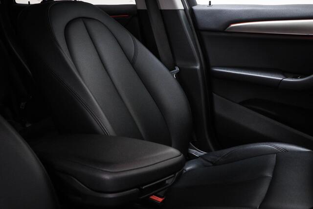 BMW X1 sDrive20i High Executive | LED | LEDER | STUUR / STOEL- VERWARMING | TREKHAAK | 18"