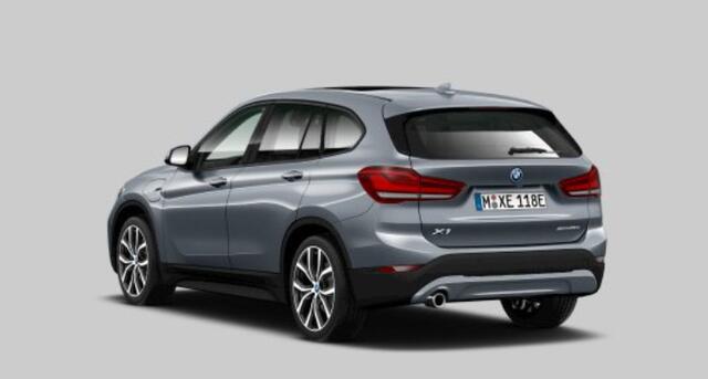 BMW X1 xDrive25e High Executive Panoramadak - Comfort Access - Active Cruise Control - Sportstoelen - Elektrisch verwarmde voorstoelen - Harman Kardon - Head up - Stuurwielrand verwarmd - Comfort Access -