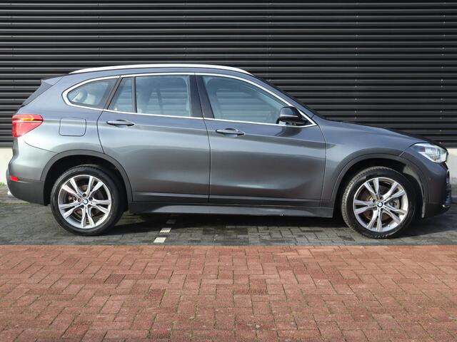 BMW X1 sDrive20i Centennial High Executive | Clima | Cruise | Navi | Leder | Stoelverwarming | Pano | Parkeer-assistent |