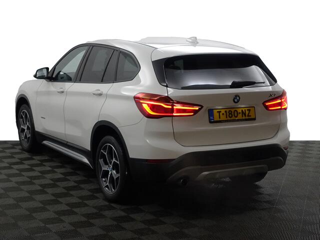 BMW X1 sDrive18i High Executive Aut- Leder Interieur, Stoelverwarming, Sfeerverlichting, Park Assist, Xenon Led, Privacy Glass