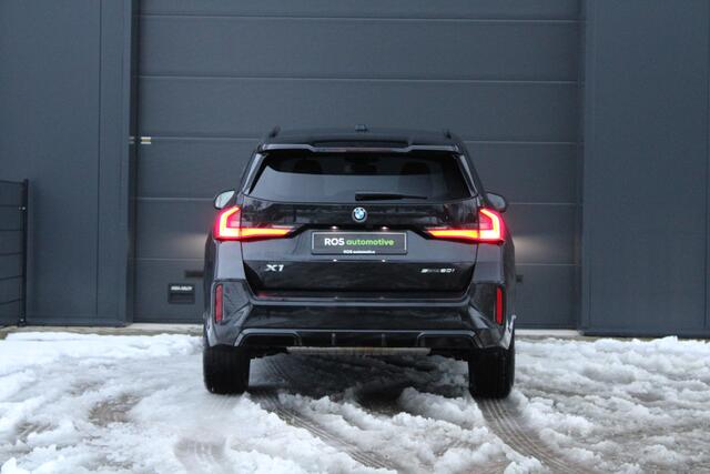 BMW X1 sDrive20i | BTW | M-SPORT | KEYLESS | HUD | 360 CAM | AMBIENCE LIGHT |