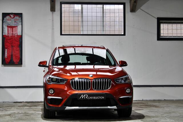 BMW X1 xDrive20i High Executive | X-Line |Panoramadak | Lederen bekleding | Trekhaak | NL auto | Dealer onderhouden |