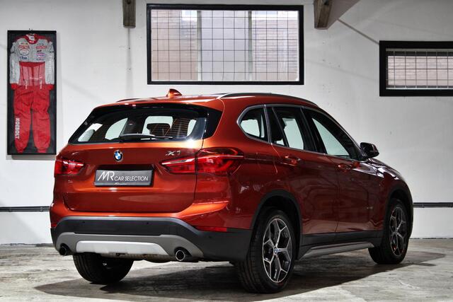 BMW X1 xDrive20i High Executive | X-Line |Panoramadak | Lederen bekleding | Trekhaak | NL auto | Dealer onderhouden |