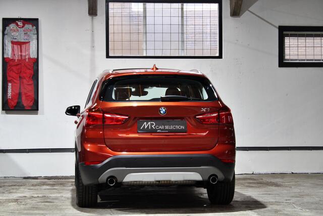 BMW X1 xDrive20i High Executive | X-Line |Panoramadak | Lederen bekleding | Trekhaak | NL auto | Dealer onderhouden |