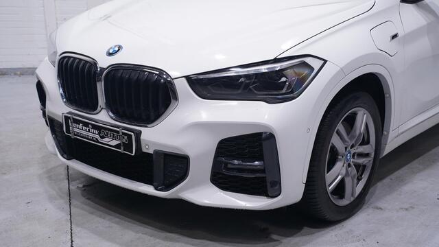 BMW X1 xDrive25e m Sport Panodak Afn. trekaah Led koplampen Stoel-/stuur verwarming Camera PDC v+a Head up