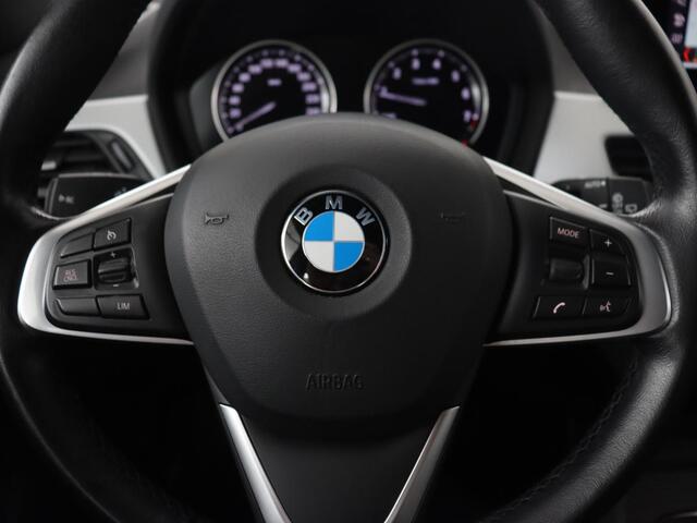 BMW X1 sDrive20i Executive | Sportstoelen | Head-Up | Full LED | Navigatie | DAB | Climate control | Parkeerhulp | Cruise control | Bluetooth