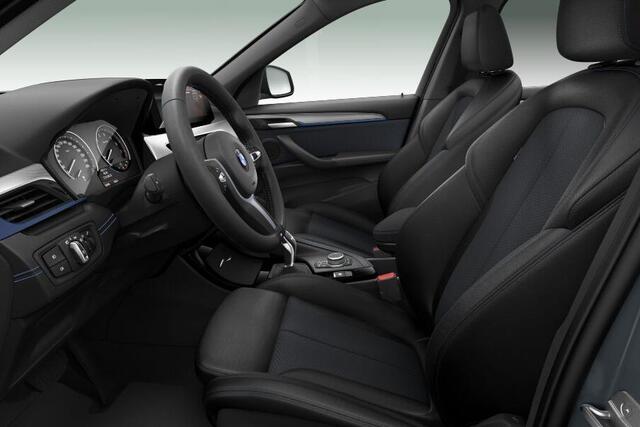 BMW X1 xDrive20i High Executive M-Sport / Glazen Schuifdak / Getinte Ramen / Active Cruise Controle / Head Up Display