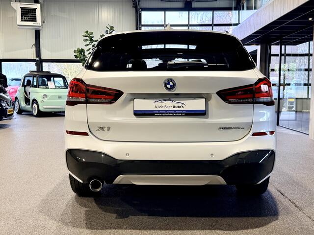 BMW X1 xDrive25e High Executive M-Sport | Panorama | Trekhaak | HUD | Carplay | Metallic