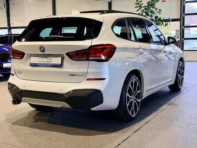BMW X1 xDrive25e High Executive M-Sport | Panorama | Trekhaak | HUD | Carplay | Metallic