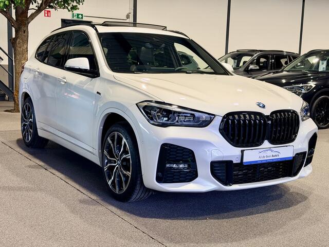 BMW X1 xDrive25e High Executive M-Sport | Panorama | Trekhaak | HUD | Carplay | Metallic