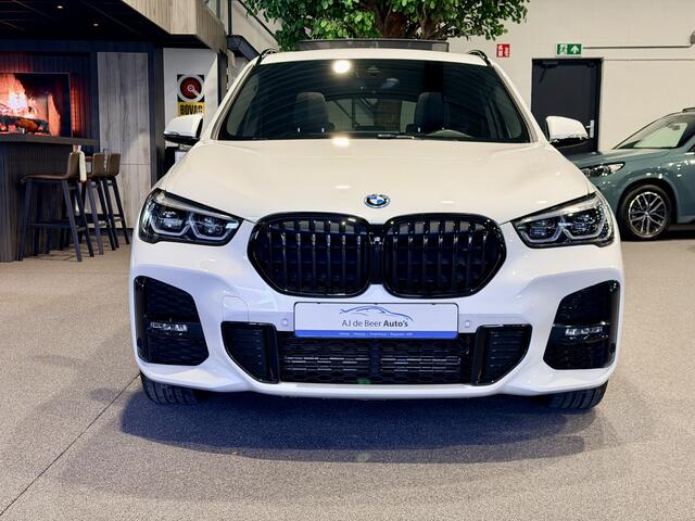 BMW X1 xDrive25e High Executive M-Sport | Panorama | Trekhaak | HUD | Carplay | Metallic