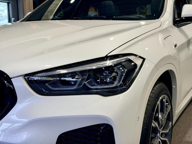 BMW X1 xDrive25e High Executive M-Sport | Panorama | Trekhaak | HUD | Carplay | Metallic