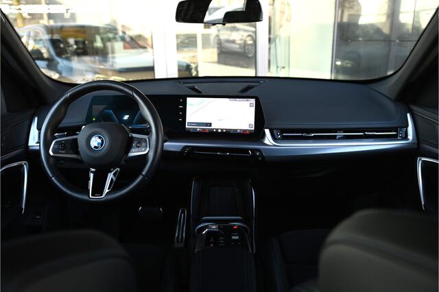 BMW X1 xDrive25e M Sport Automaat / Sportstoelen / Achteruitrijcamera / M Adaptief onderstel / Comfort Access / Adaptieve LED / Stoelverwarming