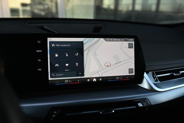 BMW X1 xDrive25e M Sport Automaat / Sportstoelen / Achteruitrijcamera / M Adaptief onderstel / Comfort Access / Adaptieve LED / Stoelverwarming