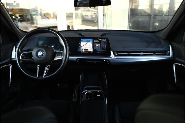 BMW X1 xDrive25e M Sport Automaat / Sportstoelen / Achteruitrijcamera / M Adaptief onderstel / Comfort Access / Adaptieve LED / Stoelverwarming