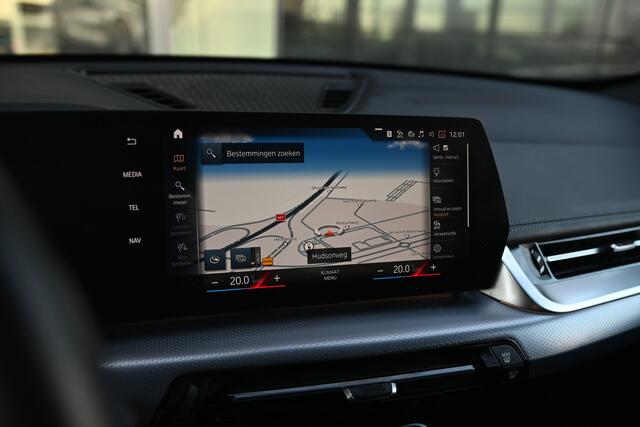 BMW X1 xDrive25e M Sport Automaat / Sportstoelen / Achteruitrijcamera / M Adaptief onderstel / Comfort Access / Adaptieve LED / Stoelverwarming