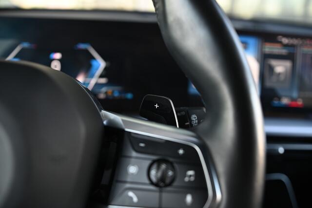 BMW X1 xDrive25e M Sport Automaat / Sportstoelen / Achteruitrijcamera / M Adaptief onderstel / Comfort Access / Adaptieve LED / Stoelverwarming